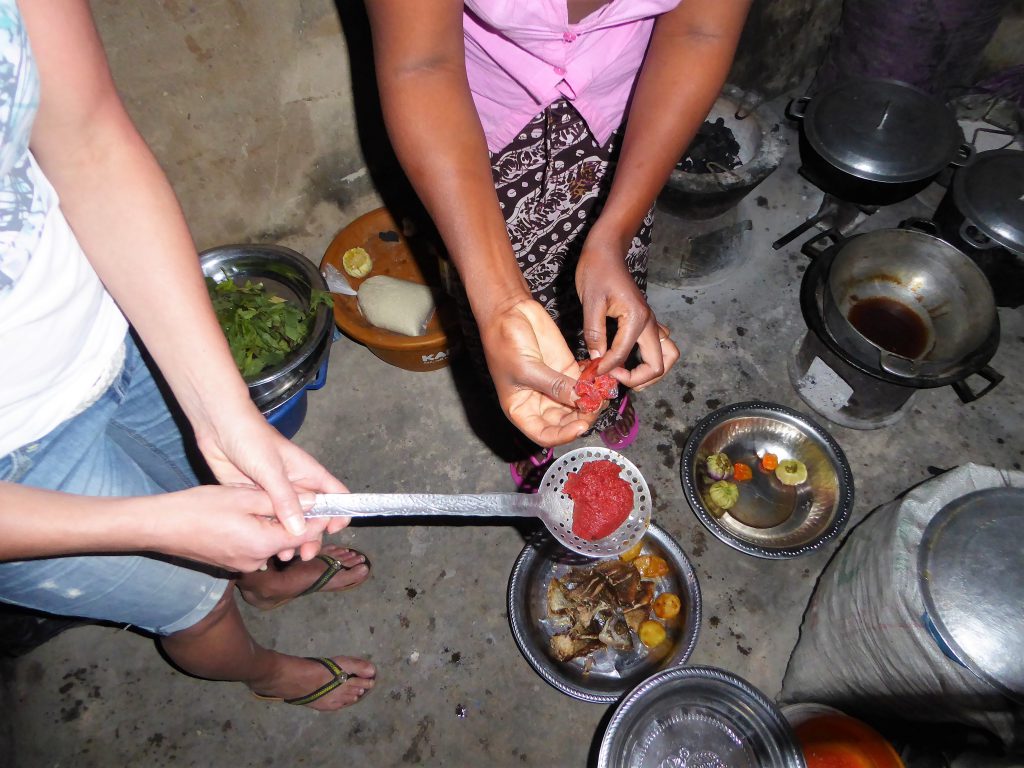 Eten bij de lokale bevolking - Bakoteh, The Gambia