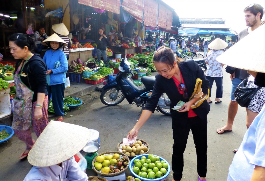 Kookles bij Red Brigde in Hoi An, Vietnam