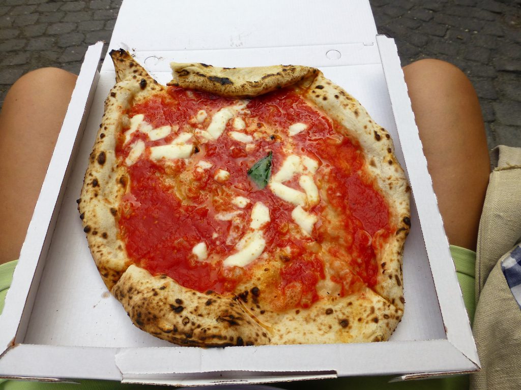 Best Pizza Ever!! L'Antica Pizzeria Da Michele in Napoli 