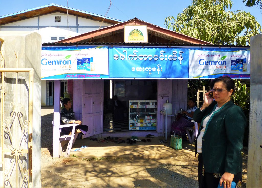 Bezoek aan een lokale dokter - Nyaung Shwe, Myanmar