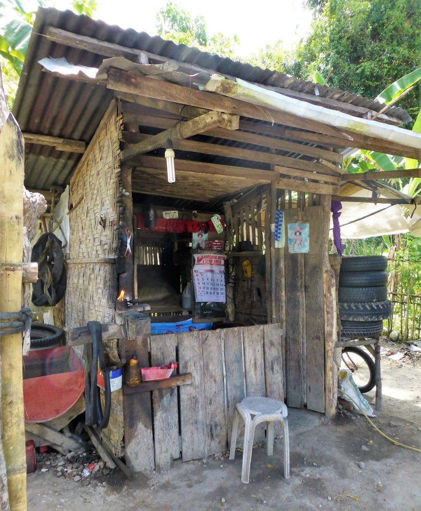 Having a flat tire with your tricycle, Moalboal - Phillipines