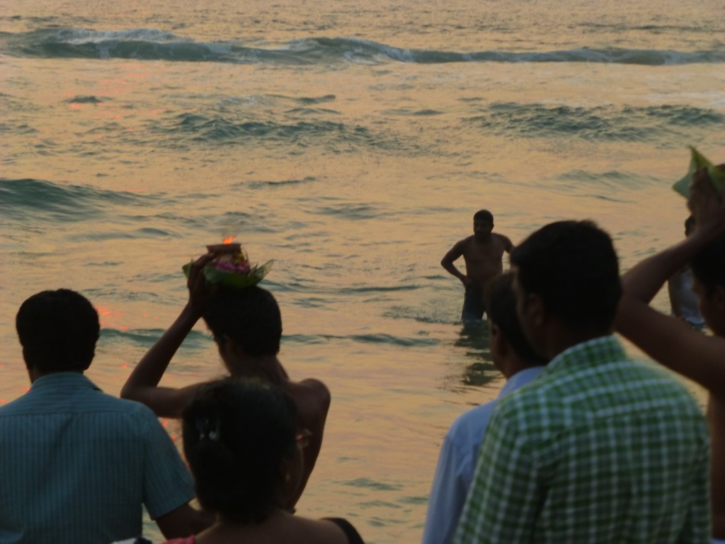 Heilige Rituelen op het strand - Papanasam, India