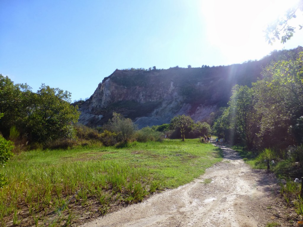 Lopen op de Flegreische gronden.. Pozzuoli - Napels, Italië 