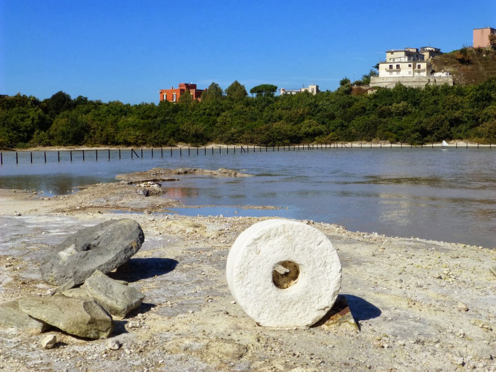 Lopen op de Flegreische gronden.. Pozzuoli - Napels, Italië 