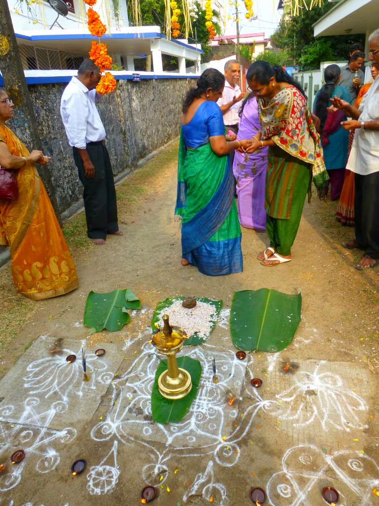 Rituelen, gepofte rijst en heilige olifanten in Cochin. Kerala - India