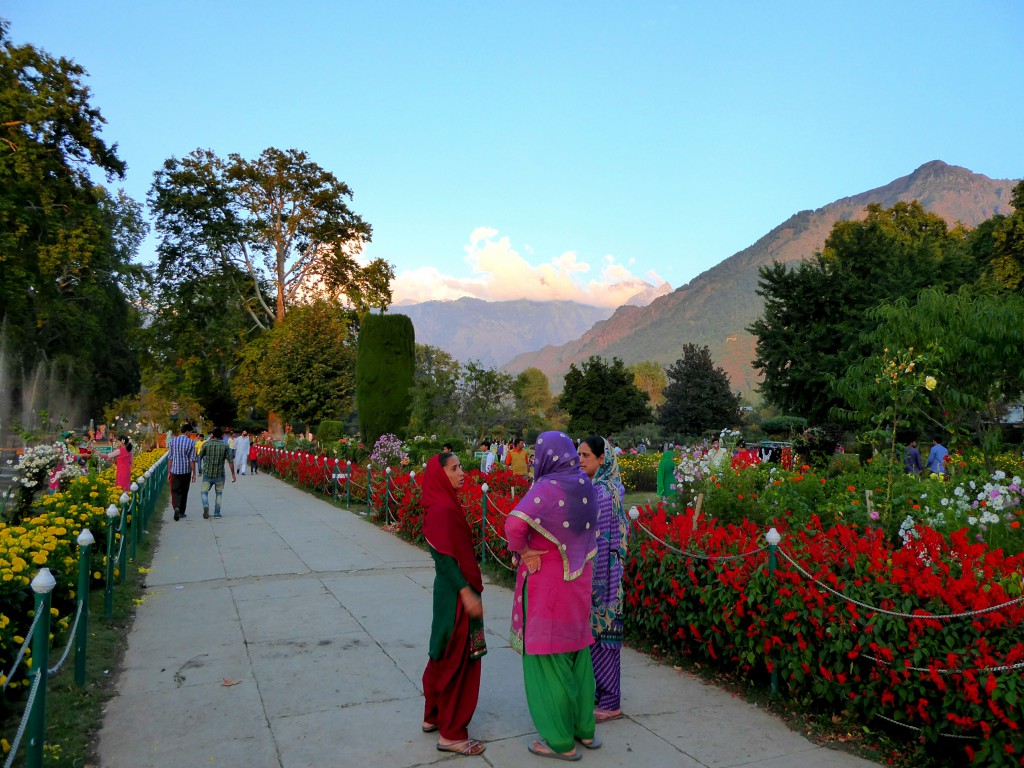 Mensen in de Mogol Tuin, Srinagar