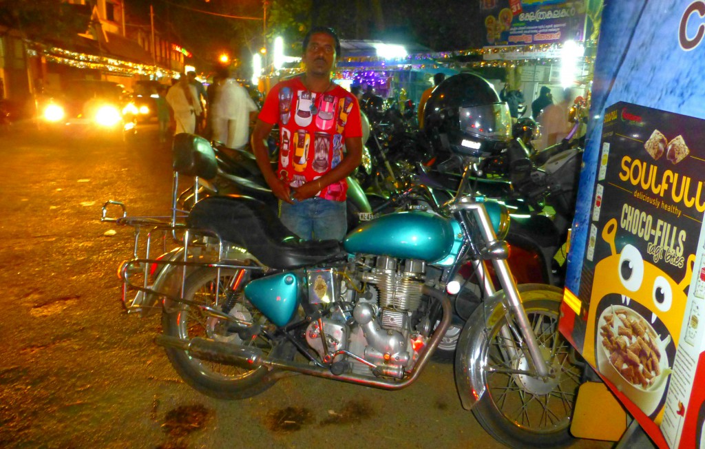 Ik ontmoette Sunil in Kochi, Motor Enfield