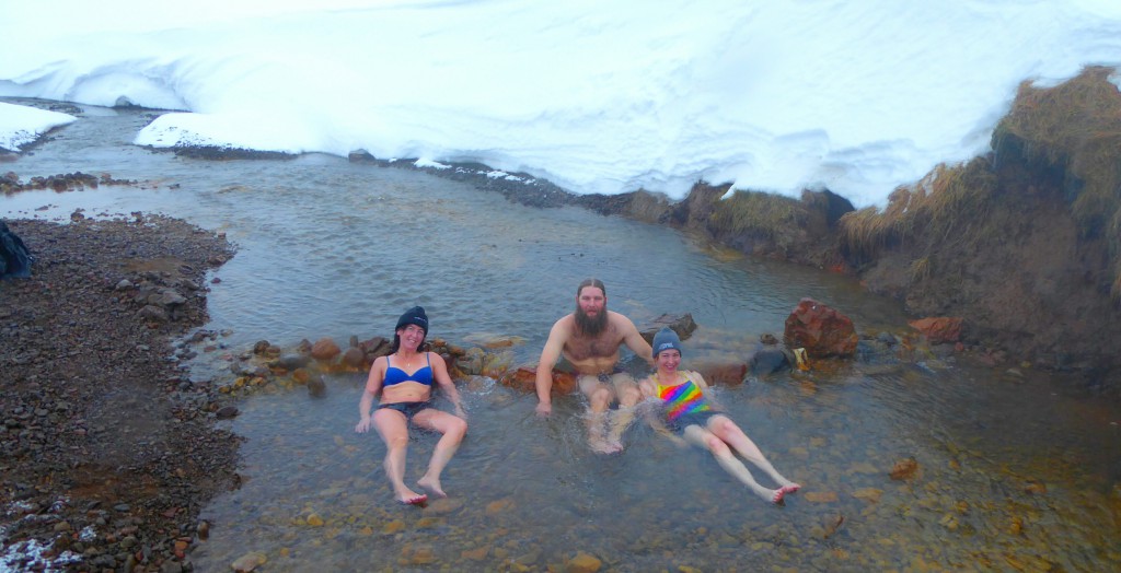 Badderen in een winterlandschap -IJsland