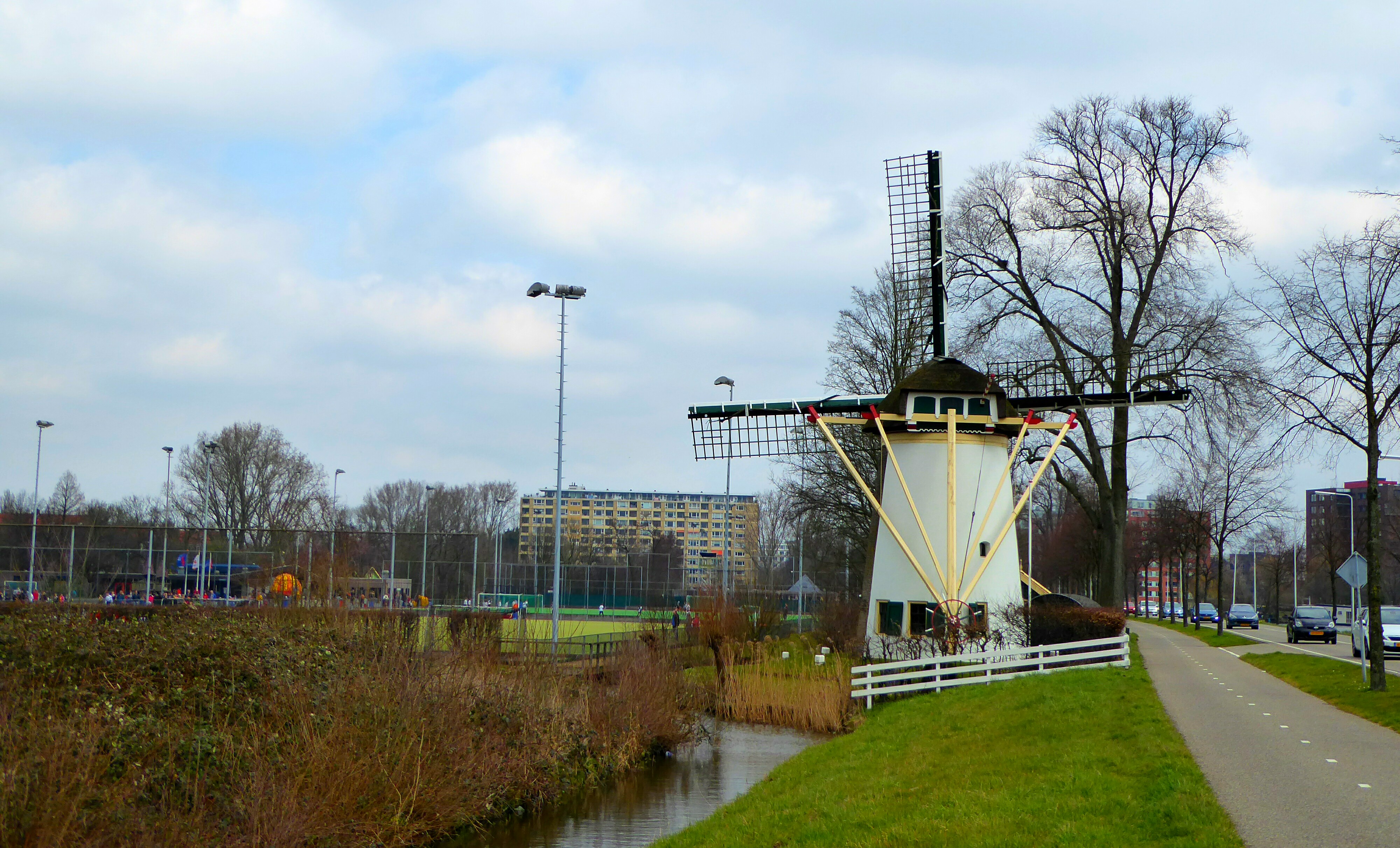 Fietsen langs de mooiste molens van Leiden
