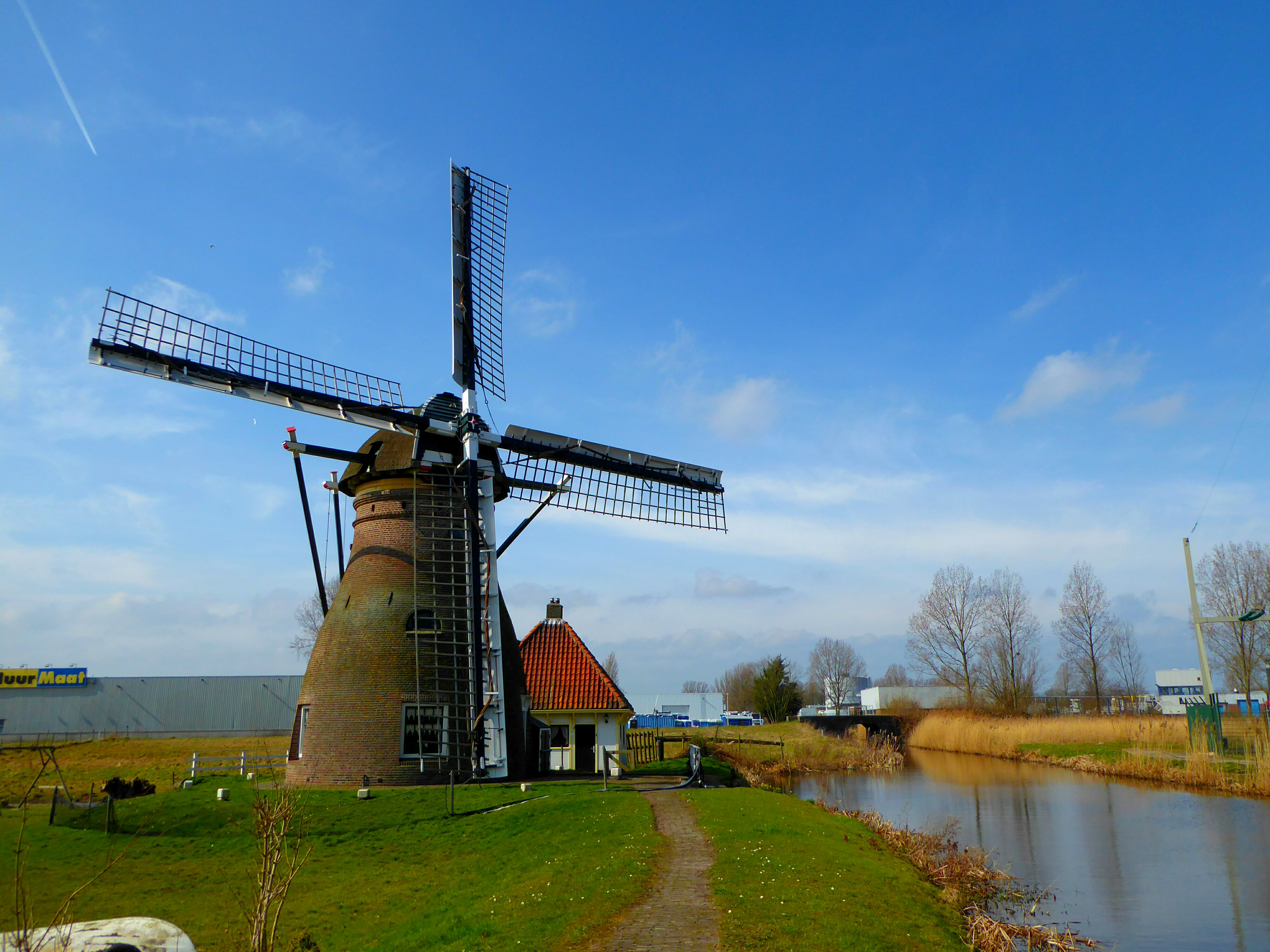 Fietsen langs de mooiste molens van Leiden