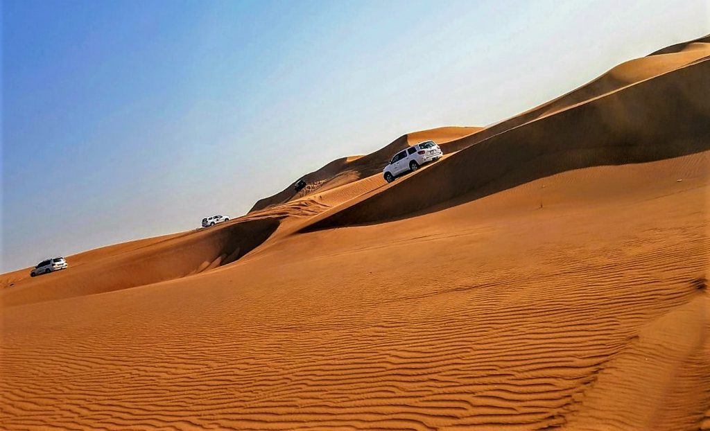 Crossing around the Sanddunes of the UAE