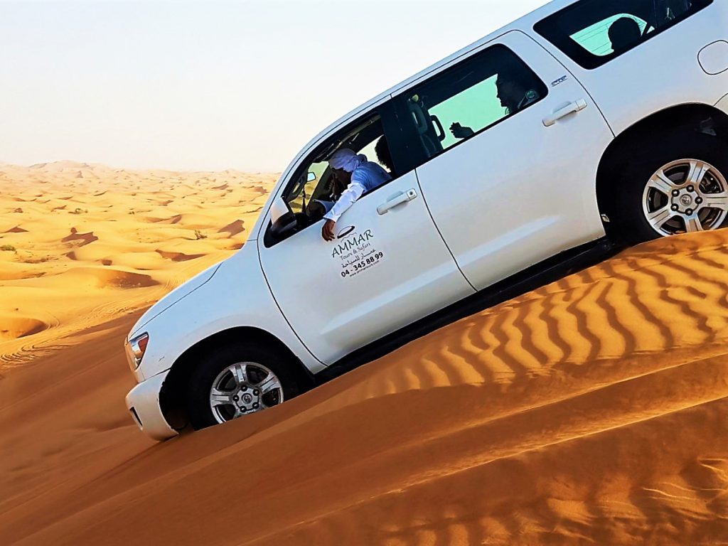 Crossing around the Sanddunes of the UAE