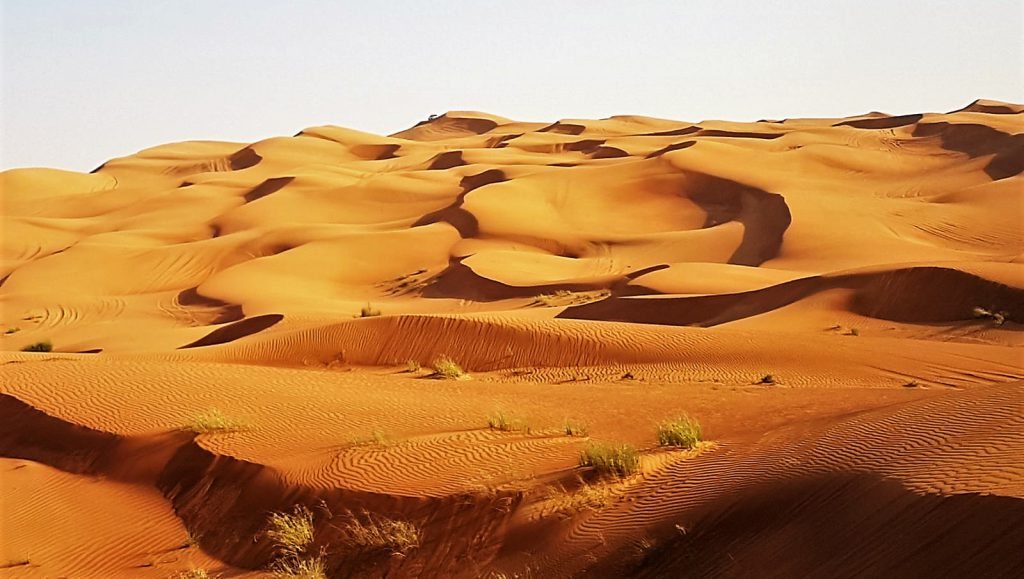 Crossing around the Sanddunes of the UAE