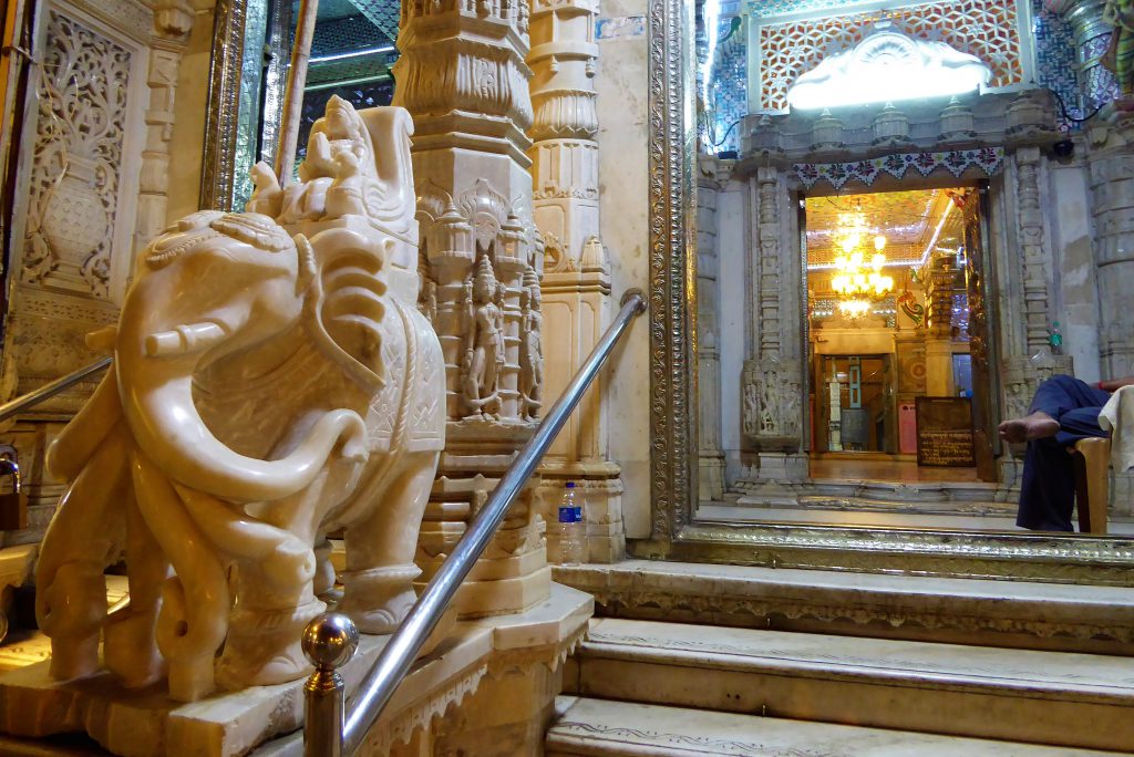 The Complete Travelguide for Mumbai - India (Parsi Temple)