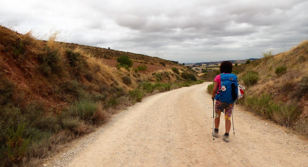 De camino lopen met mijn Osprey 36 lt backpack.