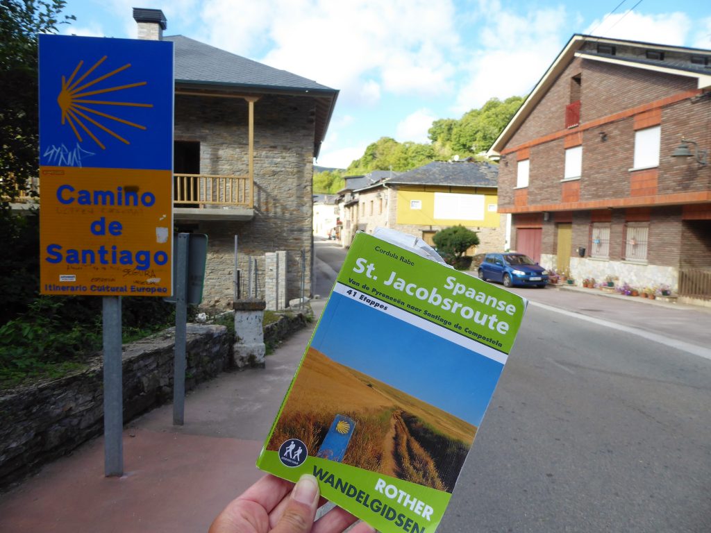 Rother hiking guide for the Camino Frances